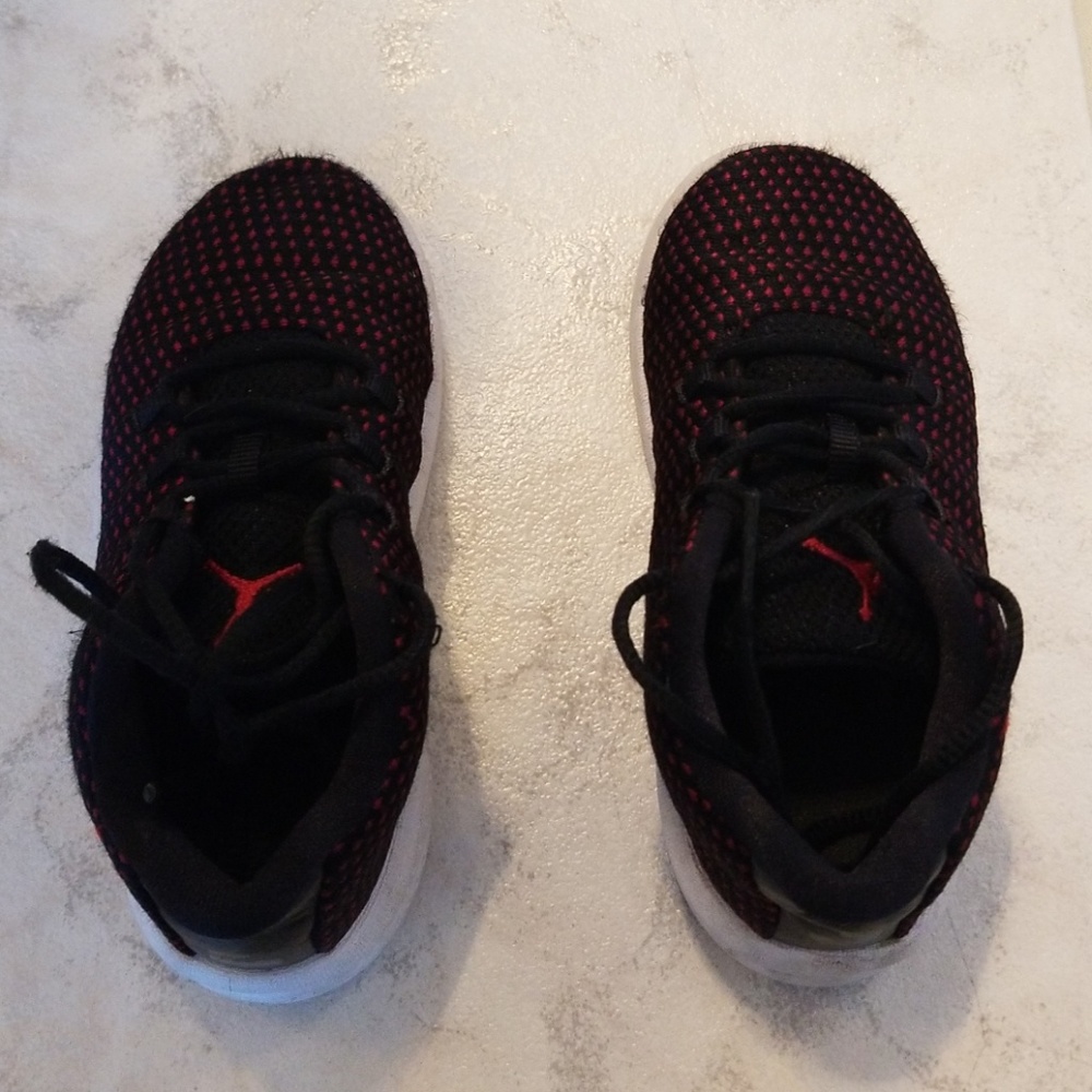 Air Jordan Toddler Boy Sneakers (size 9)